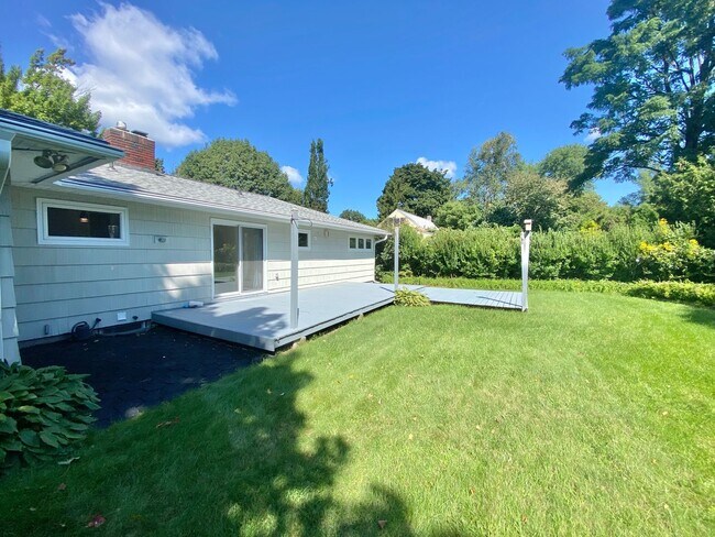 Building Photo - 28 Alder Ln
