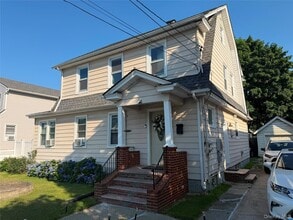 Building Photo - 28 Stowe Pl
