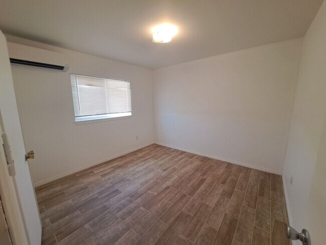 Building Photo - All Tile & Mini Splits!