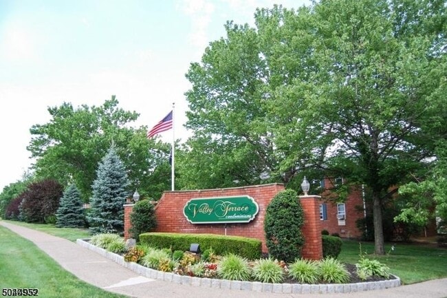 Building Photo - 1138 Valley Rd