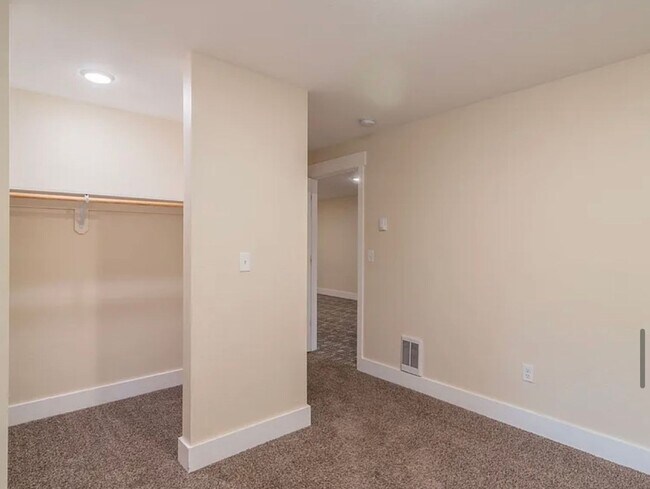 Building Photo - Spacious 4-Bedroom duplex Near EWU – Cheney, WA