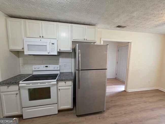 Building Photo - 450 Booth Cir SW