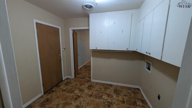 Building Photo - 2501 N Leighton Cir