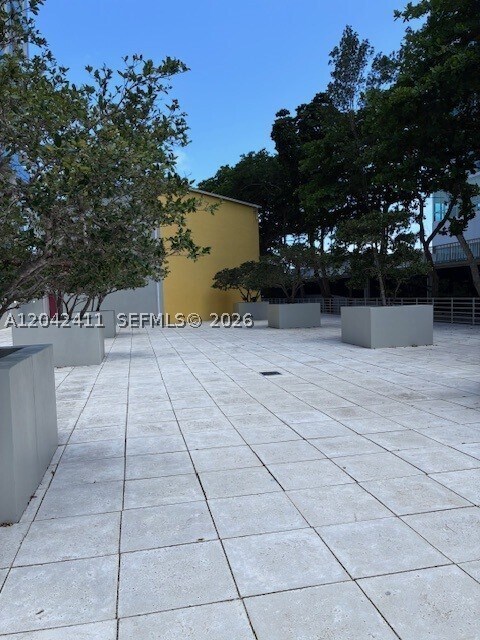 Building Photo - 2025 Brickell Ave