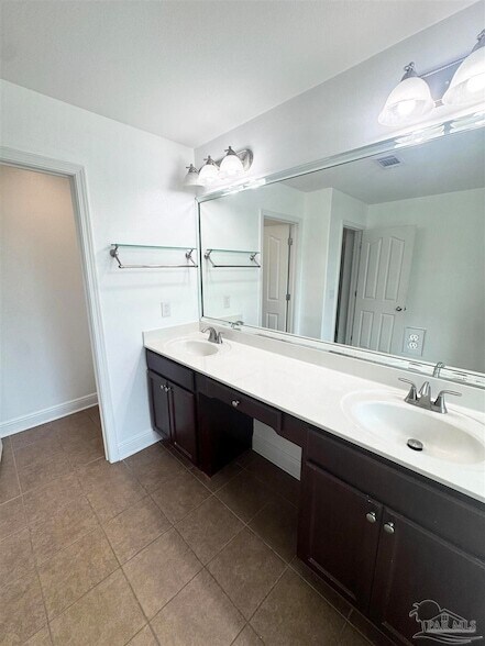 Building Photo - 872 Solimar Way