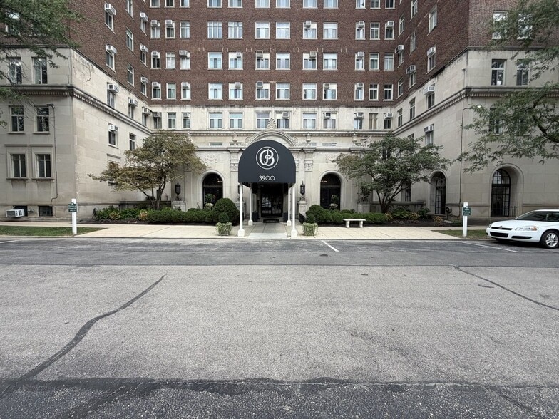 Building Photo - 3900 Rose Hill Ave