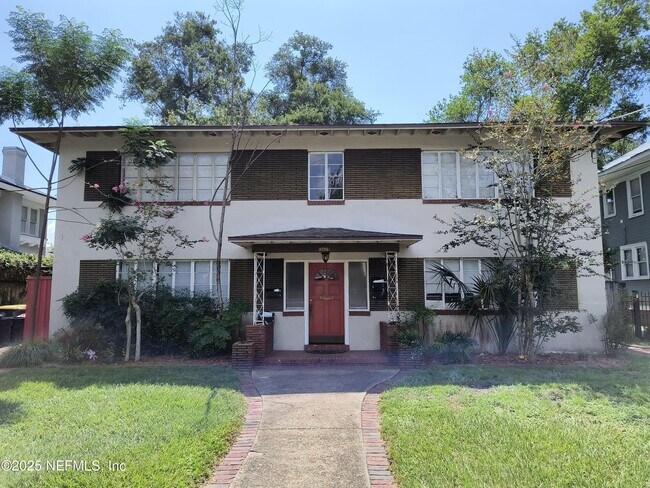 Building Photo - 3018 Oak St