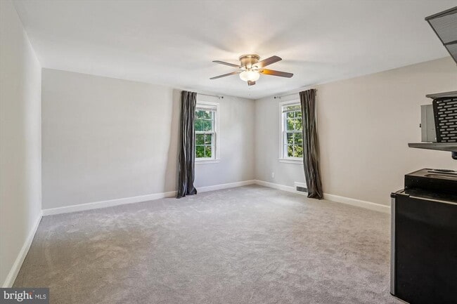 Primary Photo - 904 N Ivy St