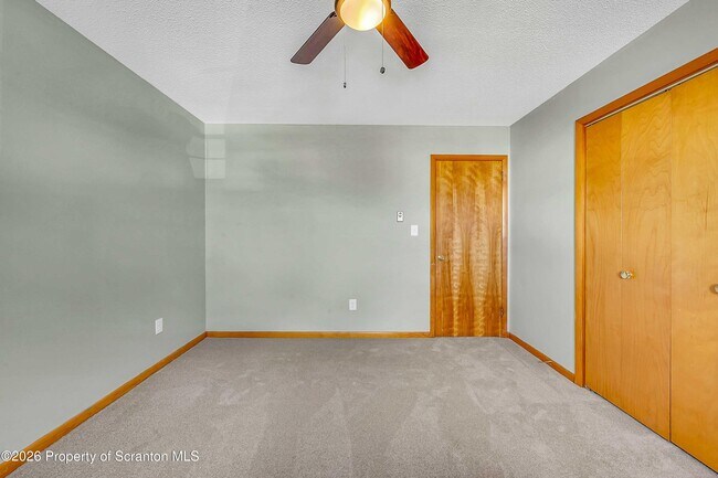 Building Photo - 809 Moosic Rd