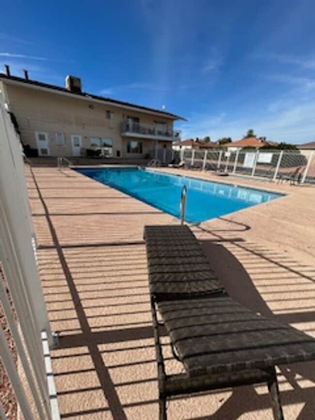 Building Photo - 1 Bedroom, 1 Bathroom SpringTree Gardens C...