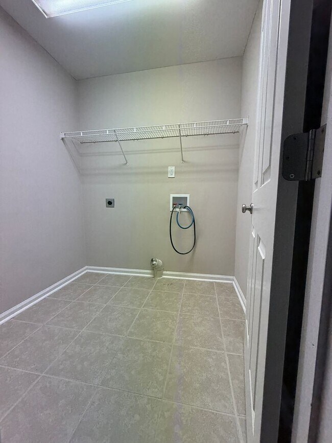 Building Photo - Beautifully Renovated Home in Trussville City Schools – Fireplace & 2-Car Garage