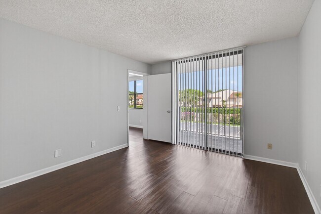 Building Photo - 708 Executive Center Dr
