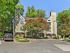 Building Photo - Don't miss out on this amazing 2 bedroom, ...