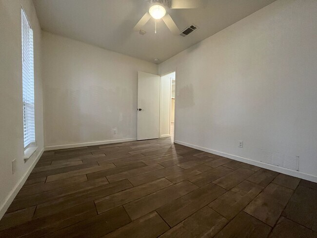 Building Photo - 2/2 WITH TWO Car Garage in GREAT Location