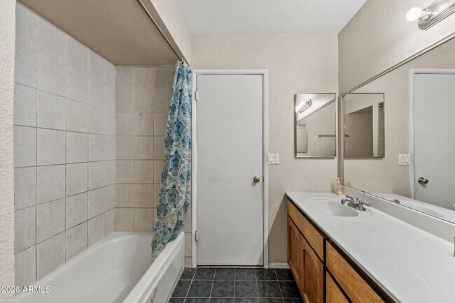 Building Photo - 5203 W Laurie Ln