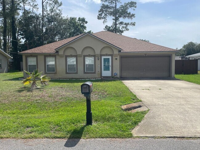 Primary Photo - Spacious 4 Bedroom, 2 bath home
