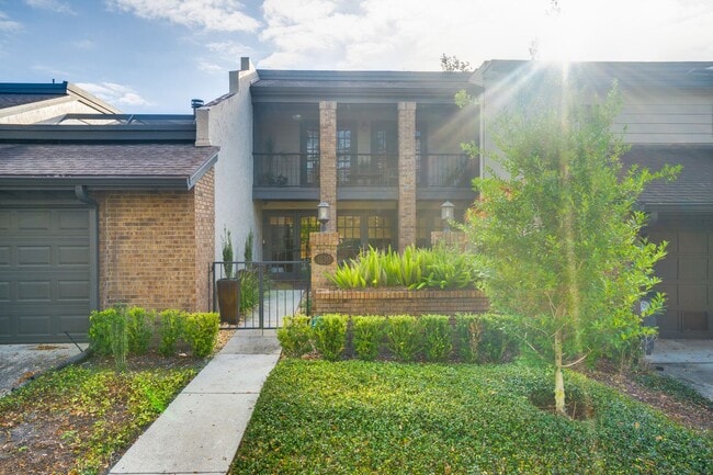 Building Photo - Exquisite 3 bedroom 2.5 bath two-story Executive Condo in Winter Park with 2-Car Garage