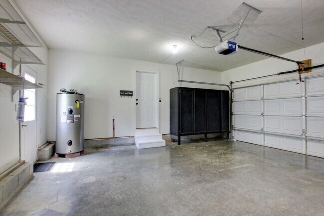 Building Photo - 180 Kings Deer Dr