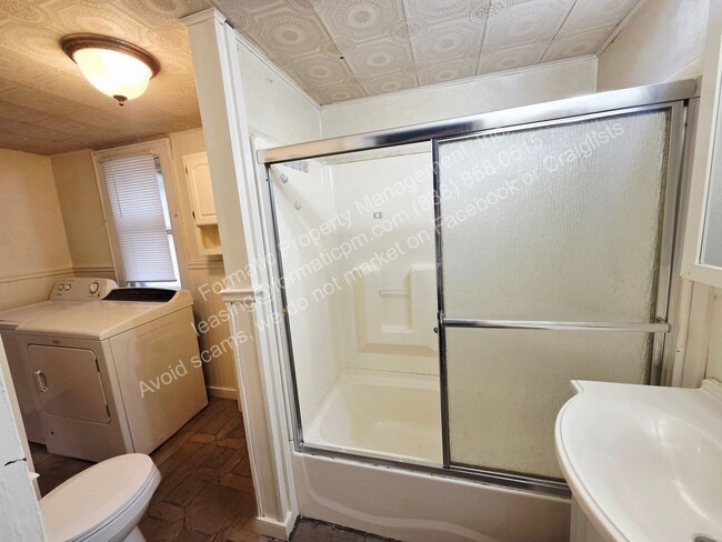 Building Photo - 1022 Ridge St