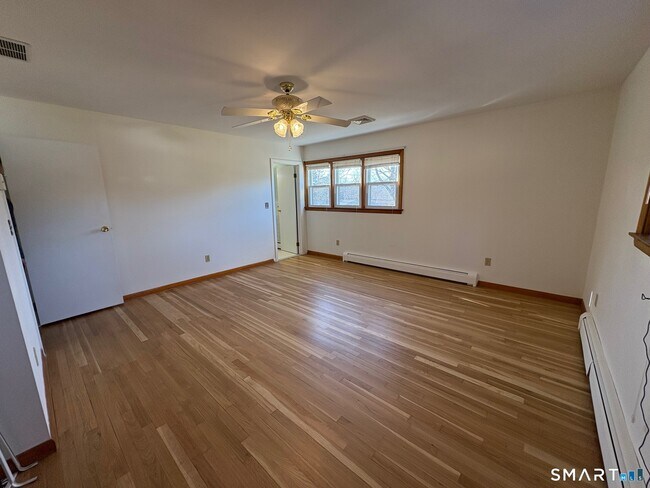 Building Photo - 967 Derby-Milford Rd