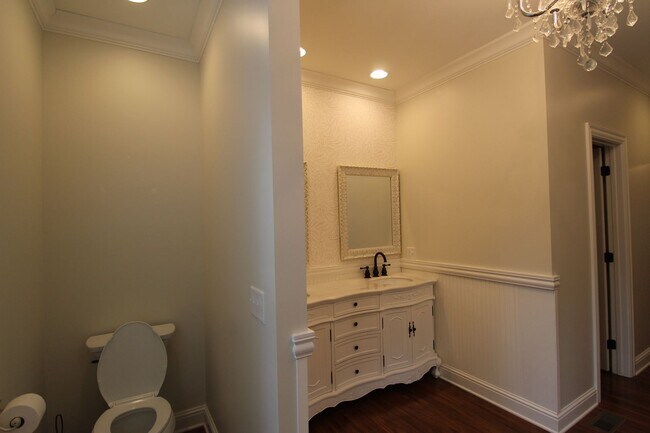 Building Photo - 3 Bedroom 3 Bath House in Beautiful, Quiet Setting