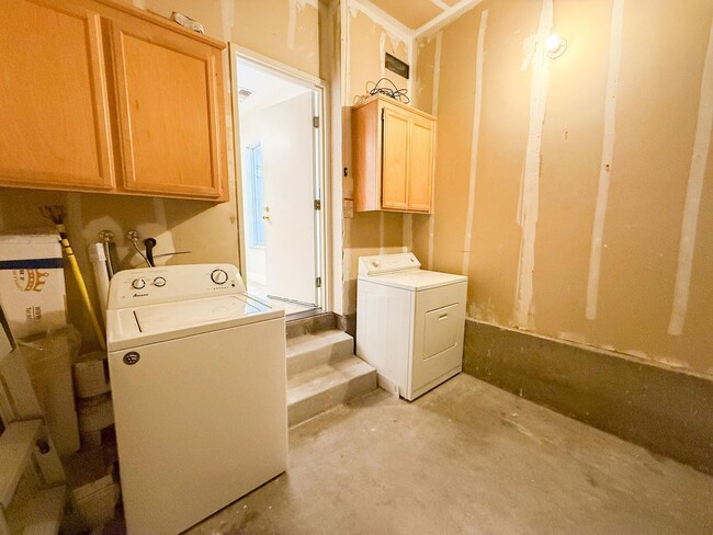Building Photo - 2527 Baywood Way