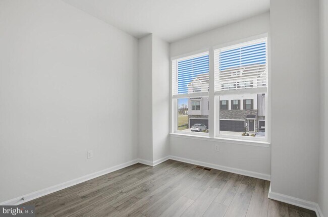 Building Photo - 332 Ensemble Wy