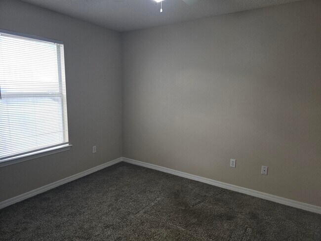 Building Photo - 7720 Lola Cir