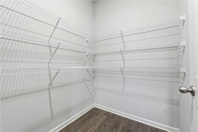 Building Photo - 6615 Bluffview Dr