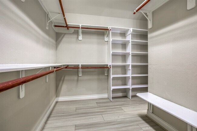 Building Photo - 29114 Davenport Dr