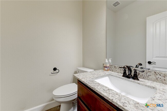 Building Photo - 1040 Vista Dr