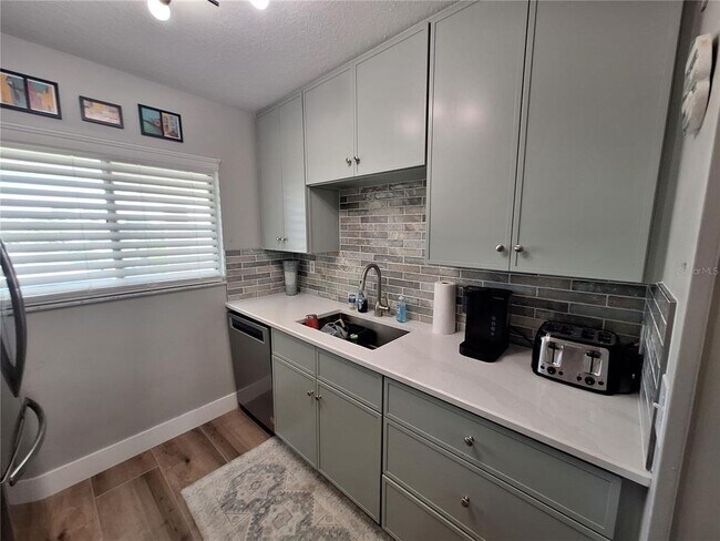 Building Photo - 708 S Tamiami Trl