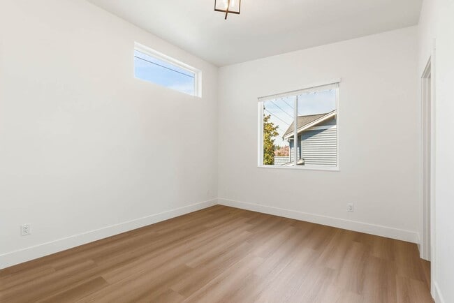 Building Photo - 108 6th St South