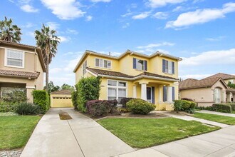 Building Photo - Live in West Davis for Less — Spacious Home, Unbeatable Location, Long-Term Lease Welcome