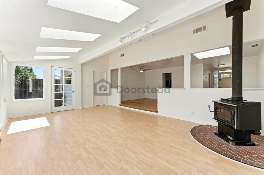 Building Photo - 4533 Utah Dr