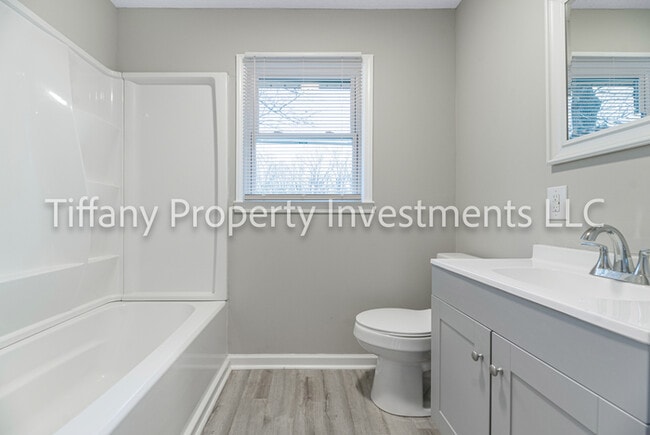 Building Photo - 2331 Woodleaf Dr