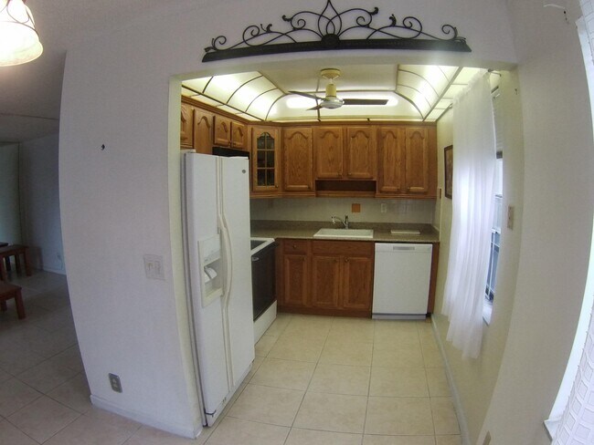 Building Photo - 556 Capri L