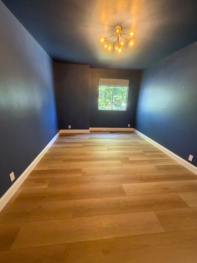 Building Photo - GORGEOUS SPACOUS HOMESTEAD!!!