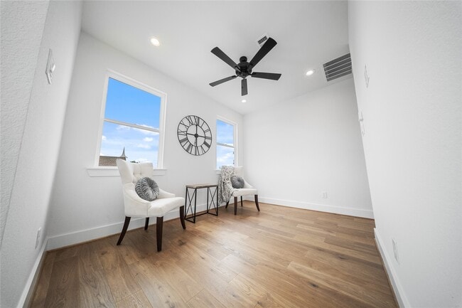 Building Photo - 1122 Hogan St