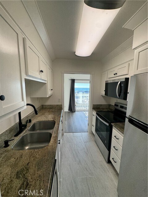 Building Photo - 630 The Village