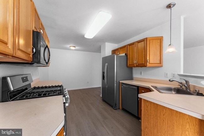 Building Photo - 204 Beckington Ct