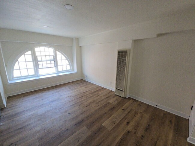 Building Photo - 516 G St