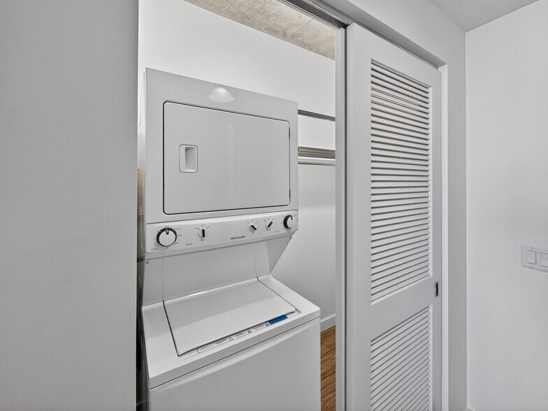 Building Photo - 167 N Desplaines St