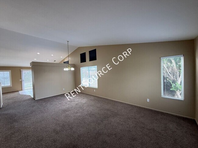 Building Photo - 2832 W Pillsbury St