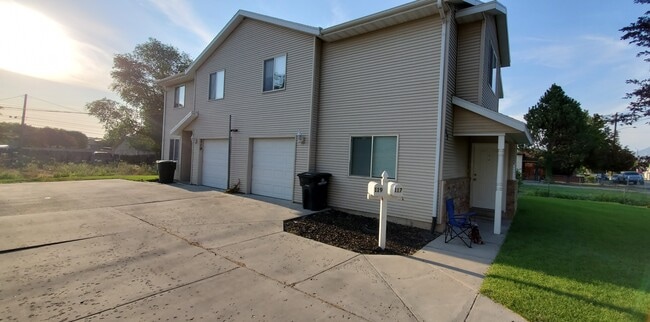 Building Photo - 117 N 200 W St