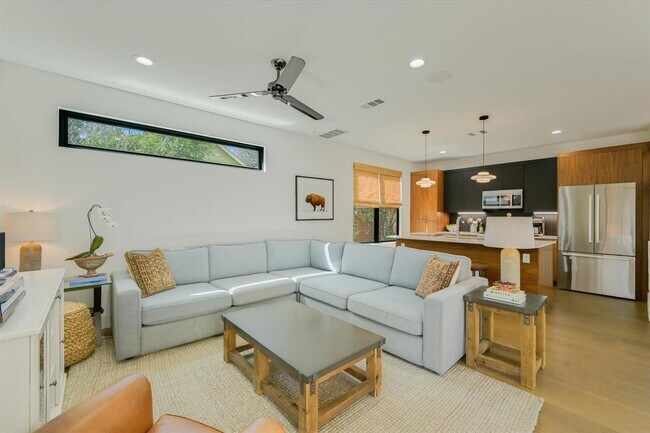 Building Photo - 907 Redd St