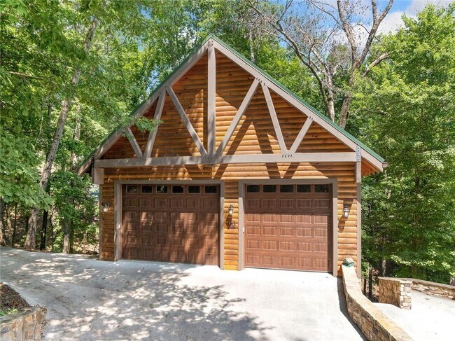 Building Photo - 5281 Laurel Ln