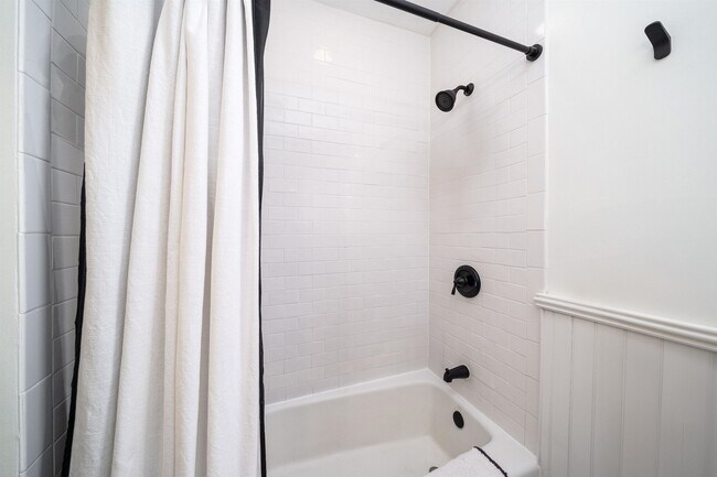 Building Photo - 331 Varick St