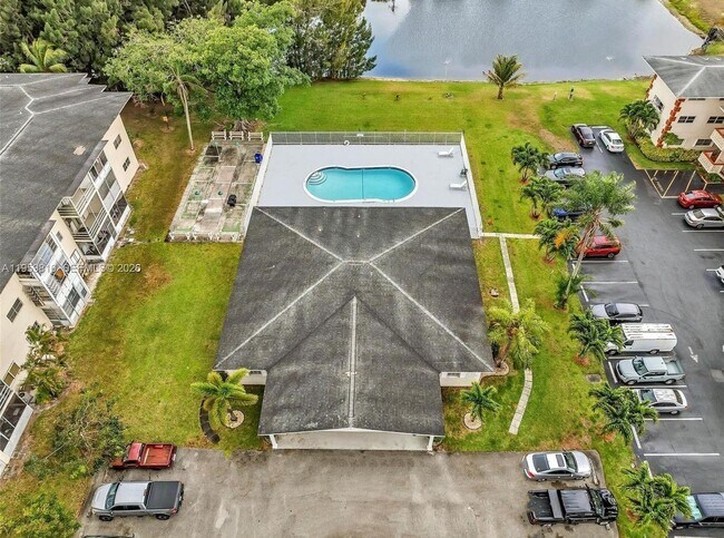 Building Photo - 4731 NW 10th Ct