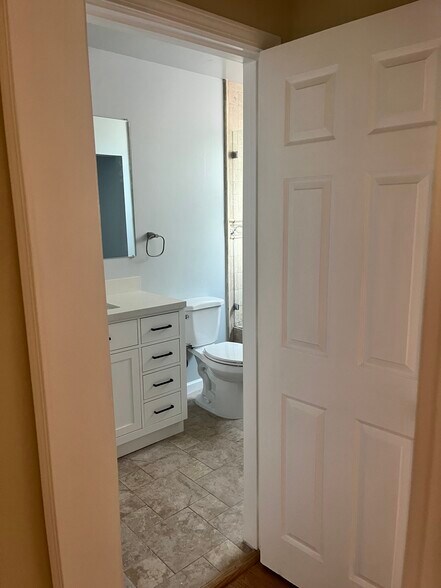 Building Photo - 1391 N Altadena Dr